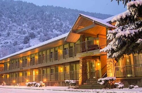 Glenwood Springs Hotel | Mountain Oasis | Biking. Free Breakfast