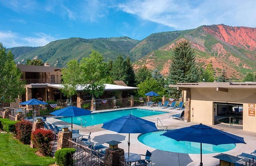 Glenwood Springs Hotel | Mountain Oasis | Biking. Free Breakfast