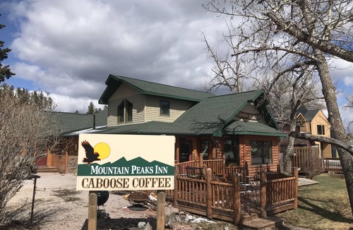 Hill City Cabin | Mountain Peaks Inn, BEAR MOUNTAIN SUITE, Downtown Hill City