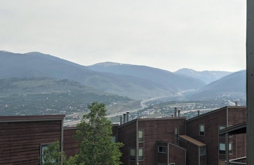 Wildernest Condo | Mountain Retreat- Sleeps 10 in Beds