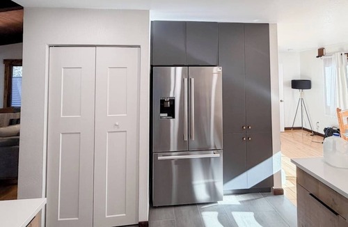 Intermountain Condo | Mountain Retreat Townhome on Bus Route with a Private Deck & Covered Parking