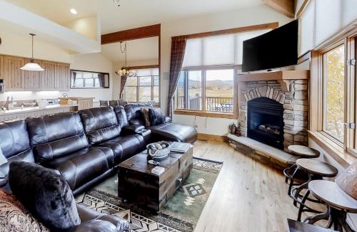 Grand Elk Ranch House | Mountain Sky