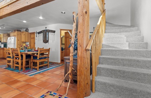 Red River House | "Mountain Spirit Riverside" Prime Riverfront Cabin, In Town,1 Block to Ski!