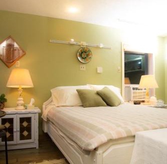 Okanagan-Similkameen Bed & Breakfast | Mountain Springs Nature Retreat