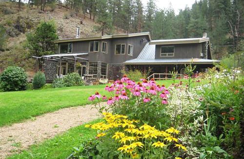 Okanagan-Similkameen Bed & Breakfast | Mountain Springs Nature Retreat