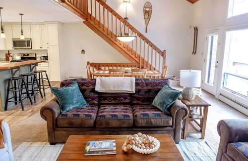 Carroll House | Mountain Townhouse - 3 min to slopes - Sleeps 10