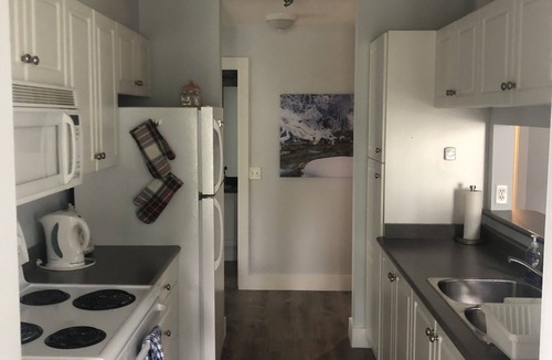 East Kootenay Condo | Mountain Views, Pool, Hot Tub! 1500 sqft 2BR + Loft, Penthouse