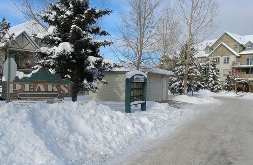 East Kootenay Condo | Mountain Views, Pool, Hot Tub! 1500 sqft 2BR + Loft, Penthouse