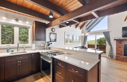Lincoln Apartment | Mountain View Chalet w/Amenities