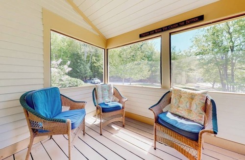 Jackson Condo | Mountain view condo with gas fireplace, balcony, & grill - close to skiing