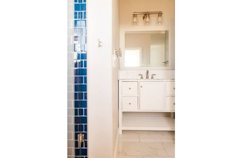 Montrose House | Mountain View Escape - Quiet but Near Everything!
