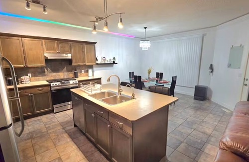 Cochrane House | Mountain View Family Home 5BR Near Banff Ski Getaway
