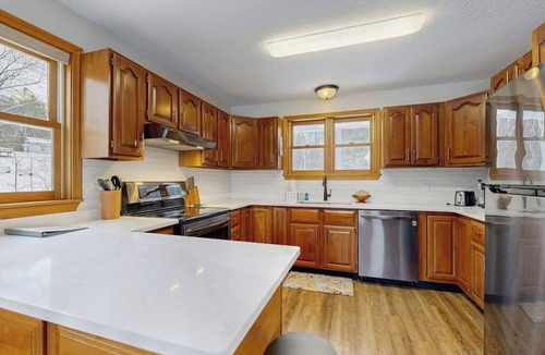 Thornton House | Mountain view home w/large yard, W/D; near skiing, hiking and golf