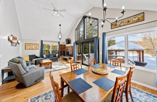 North Conway Apartment | Mountain View Home with Hot Tub