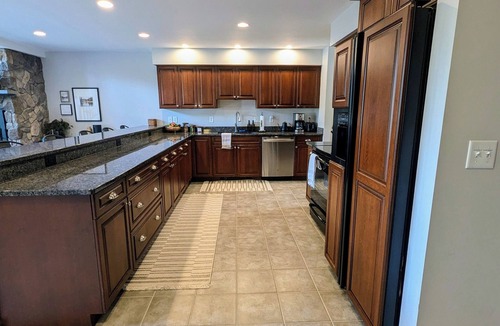 Carroll House | Mountain Views, Central AC, Spacious Family Comfort, Steps from Hiking