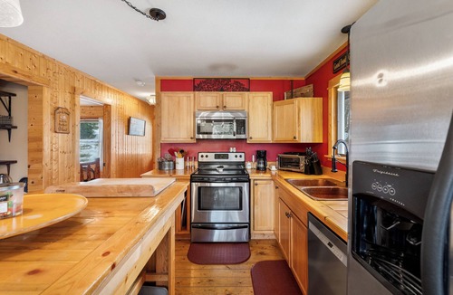 Lead Ski Chalet | Mountain views/Hot Tub/Room for the entire group