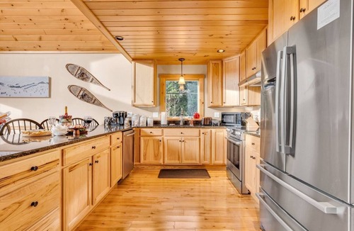 Sunday River Area Cabin | Mountain Views*Sunday River 1.5 mi*Hot Tub