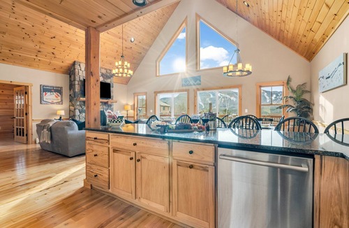 Sunday River Area Cabin | Mountain Views*Sunday River 1.5 mi*Hot Tub