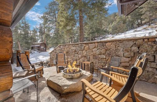 Estes Park House | Mounticello Log Cabin - Relaxing Front Patio & Outdoor Firepit