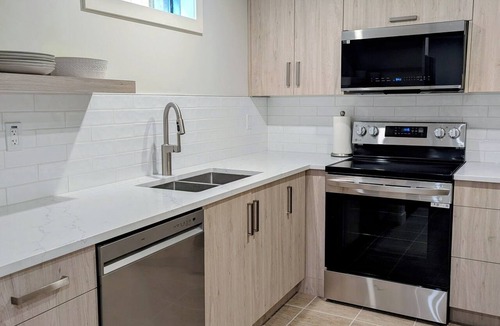 Red Deer House | Mountview Manor (Back Access)