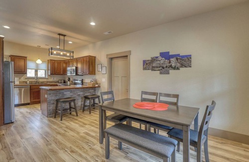 Rockerville Condo | 🌲Mt Rushmore Retreat 8 Min Drive | 2 Bedroom Sleeps 6- Fireplace