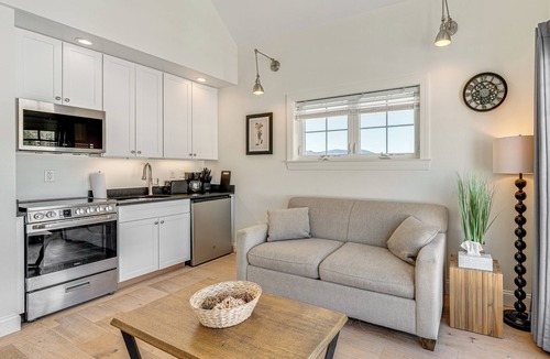 Thornton Cottage | Mtn Views + Resort Perks: Cozy Cottage in Thornton