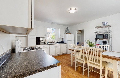 Munjoy Hill Apartment | Munjoy Hill apartment w/AC, walk to town & promenade