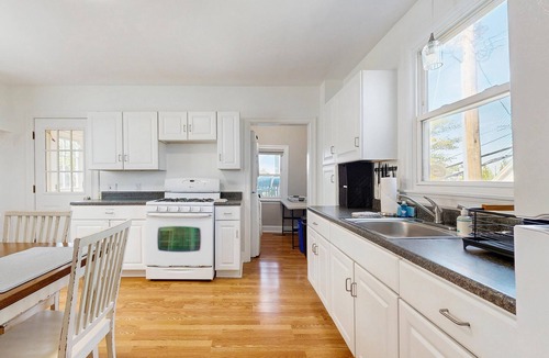 Munjoy Hill Apartment | Munjoy Hill apartment w/AC, walk to town & promenade
