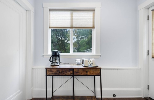 Willoughby House | *MUST SEE* Spacious WIlloughby Gem