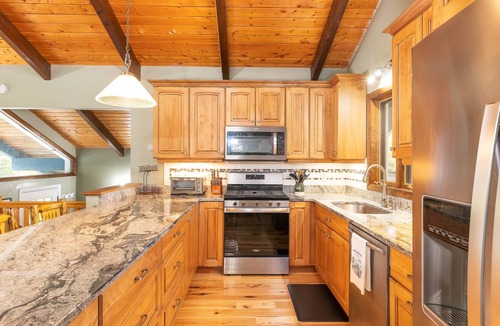 Jackson House | Nature Haus NH - A 4-Season Chalet
