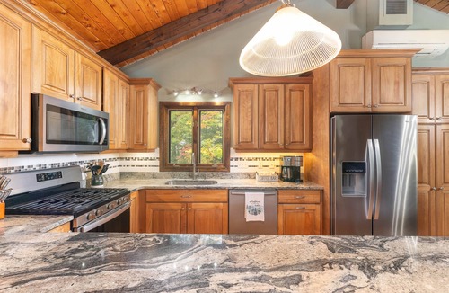 Jackson House | Nature Haus NH - A 4-Season Chalet