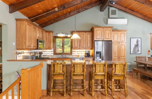 Jackson House | Nature Haus NH - A 4-Season Chalet