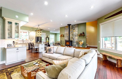 North Creek House | Nature-nestled lodge with wood stove - steps away from skiing, hiking, downtown