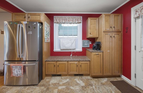 Bangor House | Near Concerts|Dog-Friendly|Firepit|Fenced Yard
