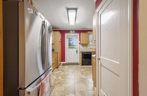 Bangor House | Near Concerts|Dog-Friendly|Firepit|Fenced Yard