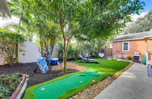 Lake Worth House | Near Concerts & Transit! Historic Hot Tub Cottage