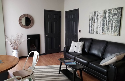 Pinedale House | Near downtown borders Pine Creek and Town Park