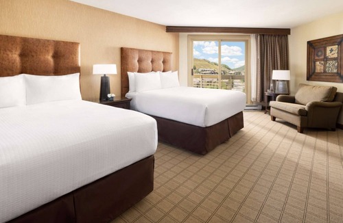 Crested Butte Hotel | Near Mt. Crested Butte + Skiing. Dining. Spa.