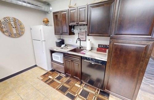 Hill City Cabin | Near Mt Rushmore, Crazy Horse & Custer State Park Hot Tub Pickle Ball Court