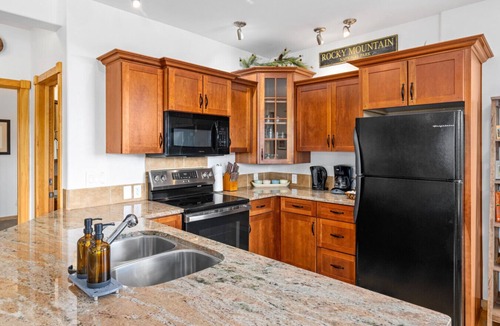Estes Park House | Near RMNP|Hot Tub, Fireplace, Scenic Condo