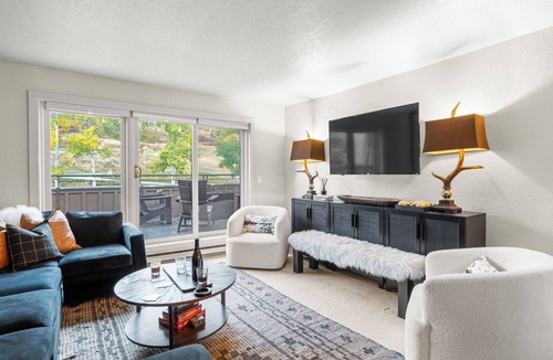 Snowmass Village House | Near Snowmass Village | Fireplace, Firepit & Mountain Views | Aspen Glow Retreat