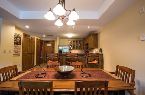 Mount Crested Butte Cabin | Near the Slopes! Bright, Modern Condo | Fireplace