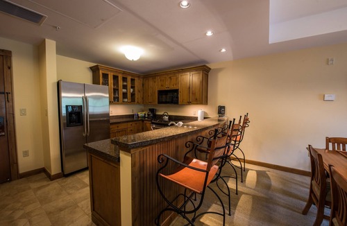 Mount Crested Butte Cabin | Near the Slopes! Bright, Modern Condo | Fireplace