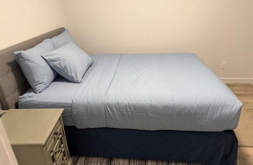 Saskatoon Apartment | New 1 Bedroom Self Check in Near U of S and RUH