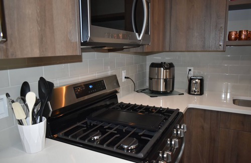 Medicine Hat Apartment | New! 2 Bedroom Ground Floor Unit With Parking, Separate Entrance. Full kitchen.