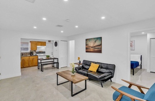Little Ranches House | NEW 2 Bedroom @ Hollywood Beach and Hard Rock LB1