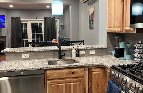 Brunswick House | New - 2-bedroom townhome in charming Brunswick #1 w/garage