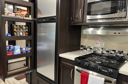Florida Gardens House | NEW 2019 Spacious Camper - All Modern Amenities - Fast WIFI