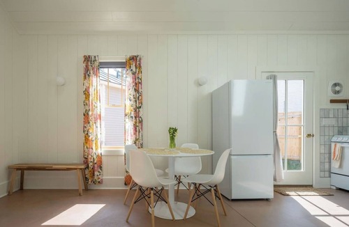 New North End Cottage | New 2024 Airy Cottage Near Beaches & Park