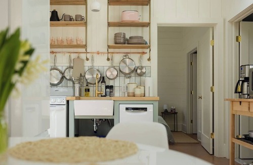 New North End Cottage | New 2024 Airy Cottage Near Beaches & Park